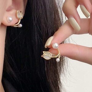 Elegant Gold and Pearl Earrings